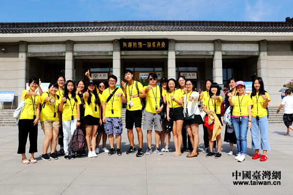 兩岸青年走進秦兵馬俑博物館 探尋歷史遺跡感受古老文明 兩岸青年走進秦兵馬俑博物館 探尋歷史遺跡感受古老文明