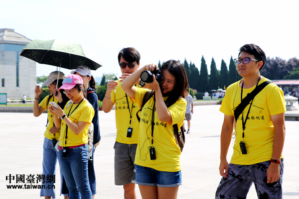 兩岸青年走進秦兵馬俑博物館 探尋歷史遺跡感受古老文明 兩岸青年走進秦兵馬俑博物館 探尋歷史遺跡感受古老文明