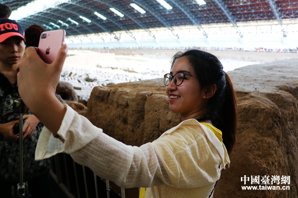 兩岸青年走進秦兵馬俑博物館 探尋歷史遺跡感受古老文明 兩岸青年走進秦兵馬俑博物館 探尋歷史遺跡感受古老文明