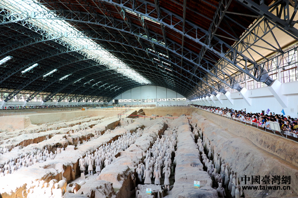 兩岸青年走進秦兵馬俑博物館 探尋歷史遺跡感受古老文明 兩岸青年走進秦兵馬俑博物館 探尋歷史遺跡感受古老文明