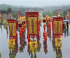 ���{�ɰ����r(n��ng)�׵����g�����Y��ɽ����ƽ�e��