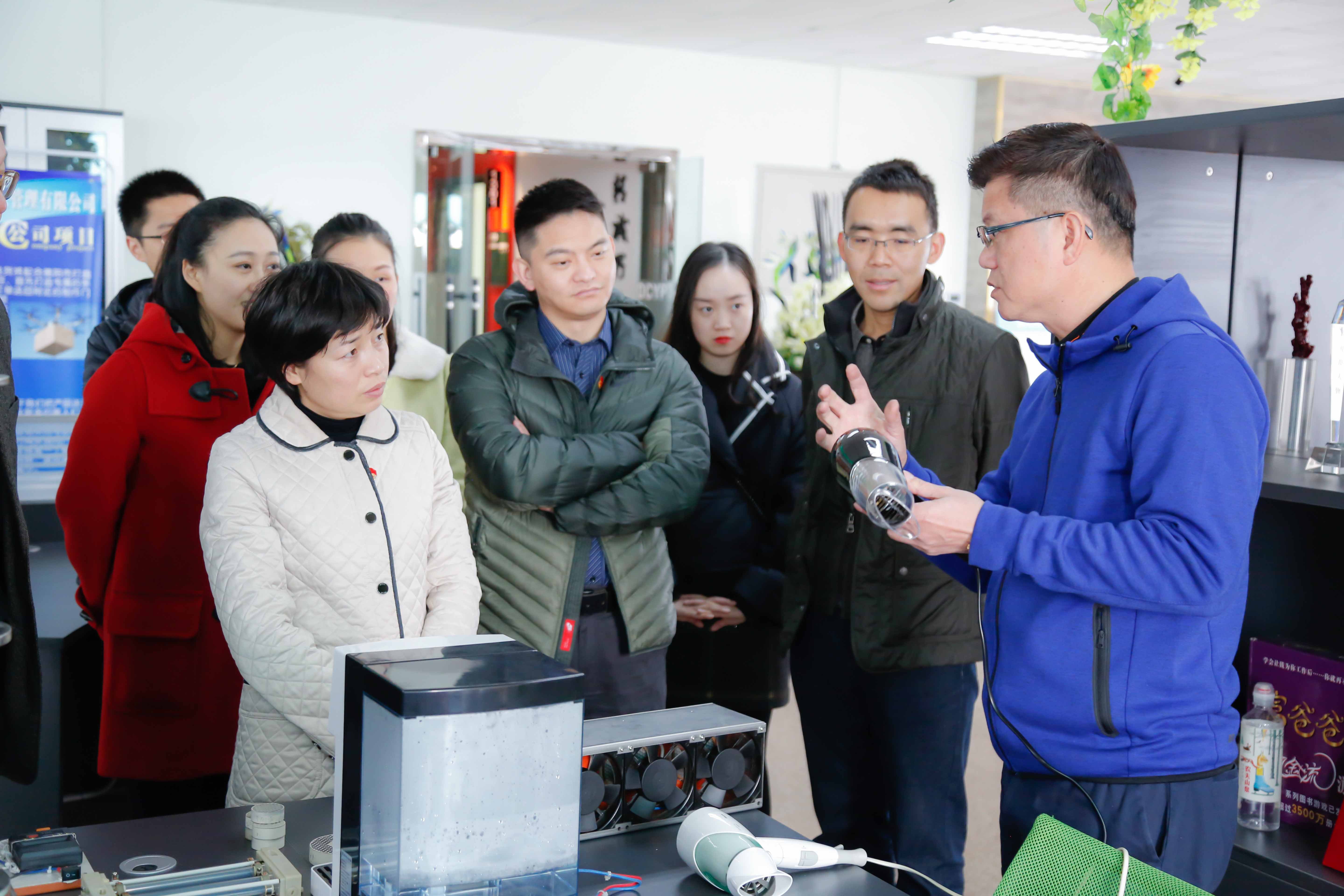 ����Ӣ����һ���c�_����(chu��ng)�I(y��)���꽻����(chu��ng)�I(y��)�Ŀ