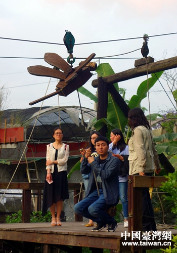 ���L�������B��^