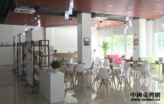 �@�^(q��)��(n��i)�h(hu��n)��