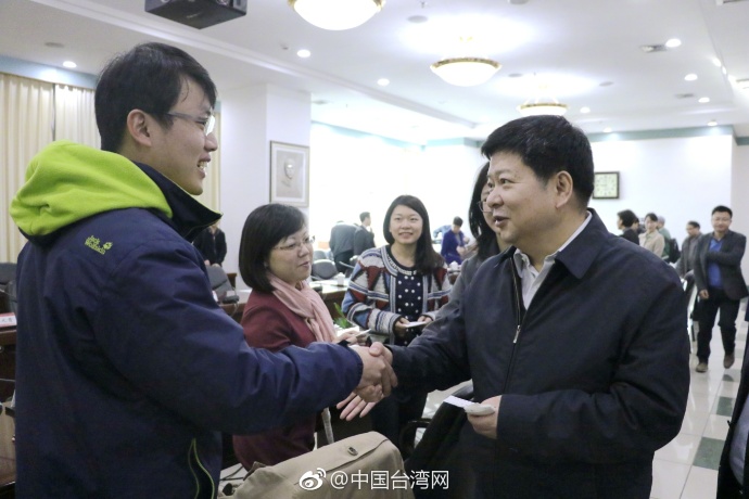 龍明彪看望廈大臺籍師生:融入大陸社會 不要把自己當外人 龍明彪看望廈大臺籍師生:融入大陸社會 不要把自己當外人