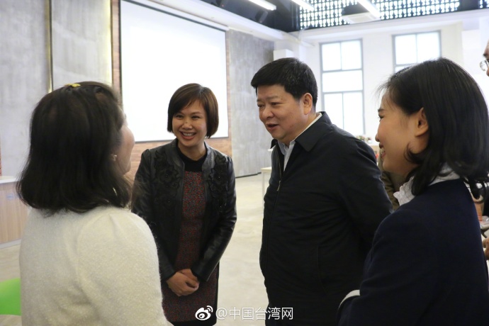 �������ڏB�T�{���_�����ꄓ�I��r ���������_��