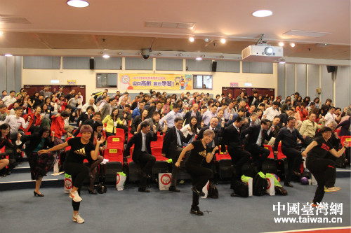 ������W����ħŮ���緼���ڣ�����Ĭ����Ȥ�Ď����������g���]Ļ