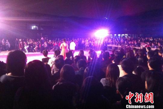 300�����ɰ�������g���S�չ������x��