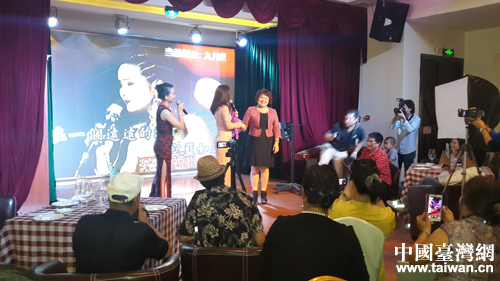 ���µĹ��£��cС�������w������龉�͐����һ��