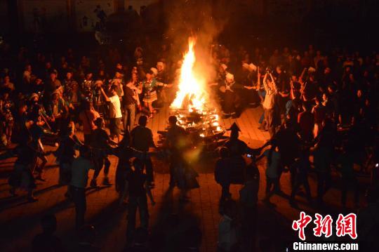 �ɰ�ͬ���F�ݚg�ȡ���������������y���c