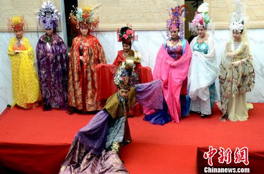 �ɰ��k���{�h���Ļ������D��