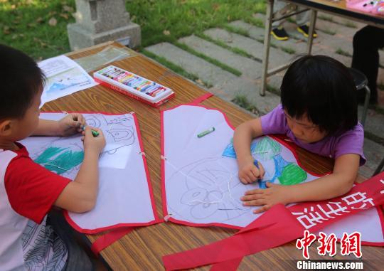 臺灣嘉義觀音大士爺巨型風箏飛上天象征兩岸和合一家人