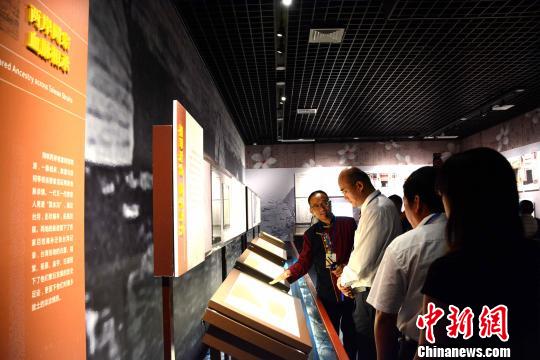 �D��ɰ����ҌW�ߡ����e���^���Vչ�������� �z