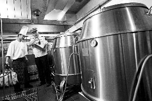 �������磬��ꖅ^�|���ֵ���ί�k��̎�M���ֵ��ǹ�ꠡ����O�ƵȲ��T���߿����c�ȼ����c��߅���T�갲ȫ�ͭh���M���˙z�飬��ȼ�⡢����ʳƷ�Ȱ�ȫ�Ŀ�M����һ�Ų顣��������ӛ��