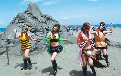 馬沙溝游憩區號稱全臺最長的“恐怖大蜈蚣”6月2日亮相,主辦單位安排辣妹熱舞炒熱氣氛 馬沙溝游憩區號稱全臺最長的“恐怖大蜈蚣”6月2日亮相,主辦單位安排辣妹熱舞炒熱氣氛