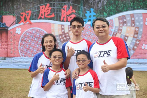 全家都是競技迭杯高手的何家,今年受邀前來寶山雙胞胎節表演 全家都是競技迭杯高手的何家,今年受邀前來寶山雙胞胎節表演