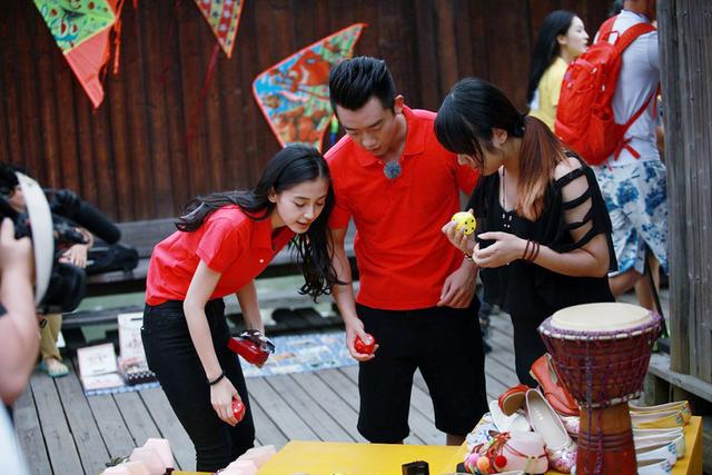 黃曉明與Angelababy爭吵 疑與鄭愷曖昧傳緋聞 黃曉明與Angelababy爭吵 疑與鄭愷曖昧傳緋聞