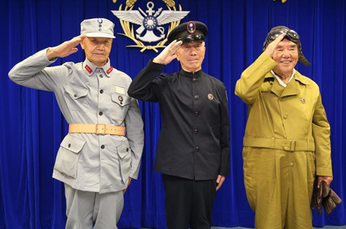 紀(jì)念抗戰(zhàn)勝利70周年臺灣復(fù)制版抗戰(zhàn)軍裝亮相(圖)