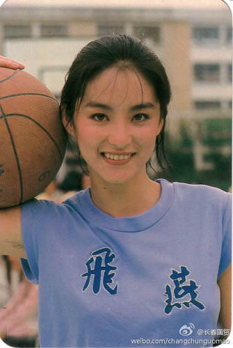 林青霞清純運動舊照曝光。圖片來源:微博截圖