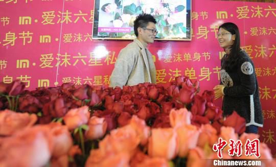 ���������õ�廨�� ���к��ı�����Ů���@�þo����