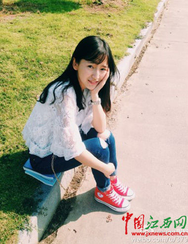 學(xué)生裝扮(圖片來(lái)源于晏同學(xué)個(gè)人微博)