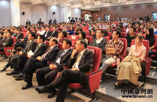 吳伯雄與南大學生見面會現場。(中國臺灣網王文英 攝)