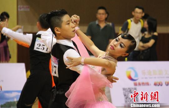 19�գ��������׌Ãɰ��ĵ��w���赸��Ӣِ�ڸ��������A�(y��ng)�w���^�������[���������� �z