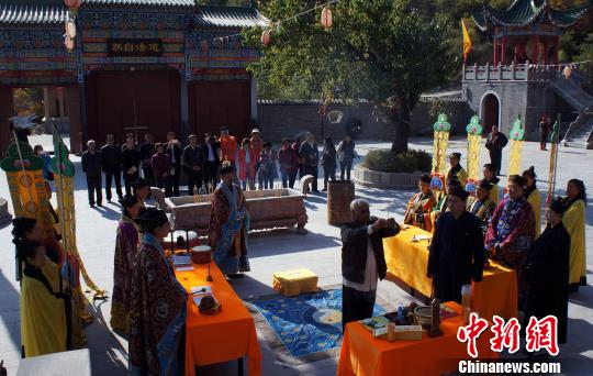 第六屆海峽兩岸道教文化研討會在山東威海舉行(圖) 第六屆海峽兩岸道教文化研討會在山東威海舉行(圖)