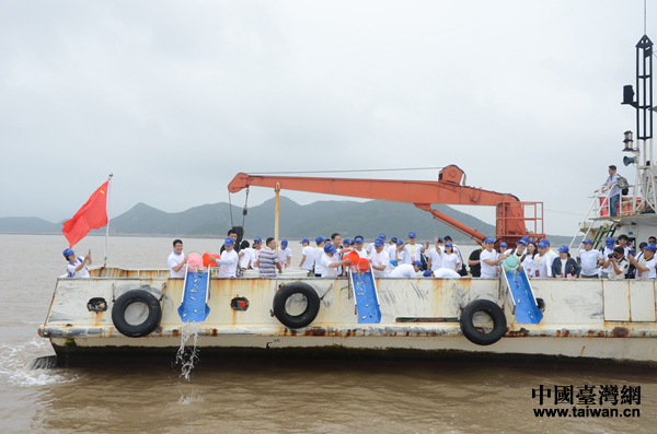 �{ɫ�o������־Ը���