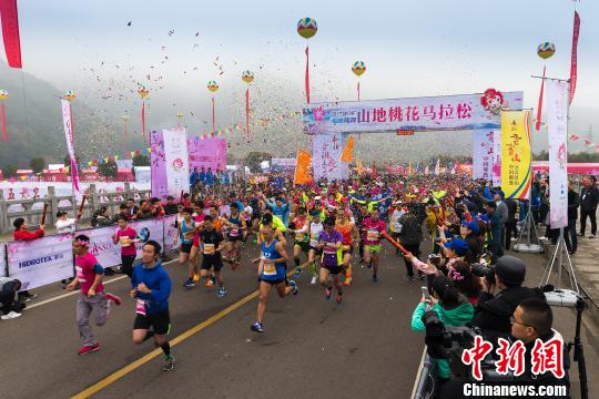 ���{�ɰ�ɽ���һ��R�����_�ܹ����ɰ�������