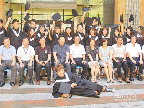 臺生教授出走大陸尋獲新天地 蔡當(dāng)局執(zhí)政下的臺灣高教奄奄一息 臺生教授出走大陸尋獲新天地 蔡當(dāng)局執(zhí)政下的臺灣高教奄奄一息