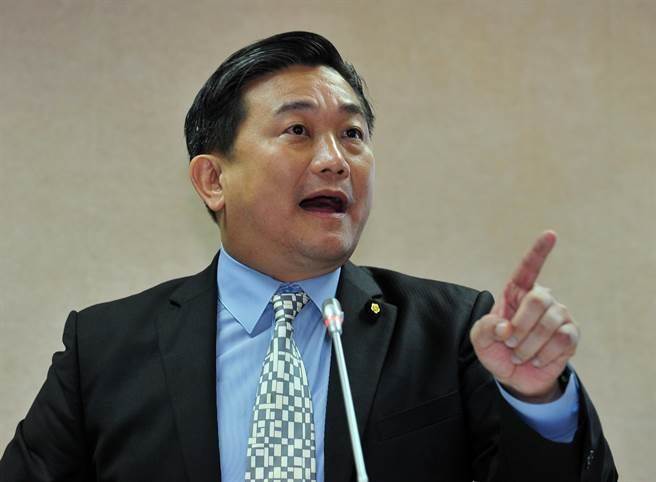 "綠委"出狂言:1個阿兵哥能摧毀1臺坦克 臺灣能戰勝大陸 "綠委"出狂言:1個阿兵哥能摧毀1臺坦克 臺灣能戰勝大陸