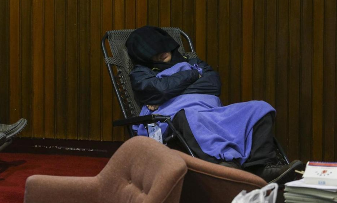 民進黨民代被爆開會看電影強勢嗆聲:不想聽國民黨念經 民進黨民代被爆開會看電影強勢嗆聲:不想聽國民黨念經