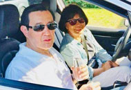 馬英九坐龍應臺副駕駛位 羅智強:想到一個老笑話