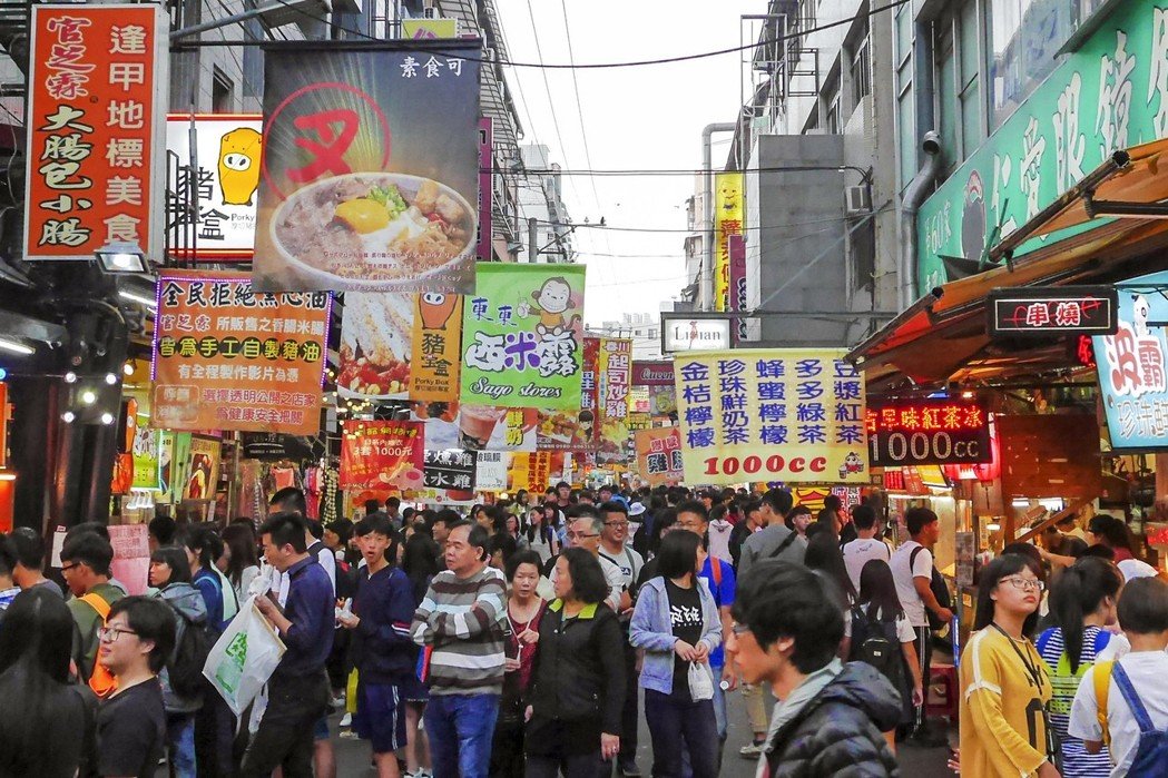 臺當局“新南向”下錯藥方! 逢甲商圈消費力連續(xù)3年負成長 臺當局“新南向”下錯藥方! 逢甲商圈消費力連續(xù)3年負成長