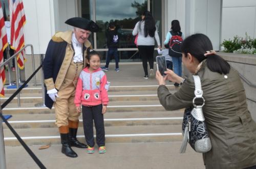 �Ї��S�W������ɼ�����������е�С�W���S����(Angela Hsu)ǰ������ɈD���^,������ĸ�����͡��Aʢ�D���y�����ա�(�����������Ո�/������ �z)