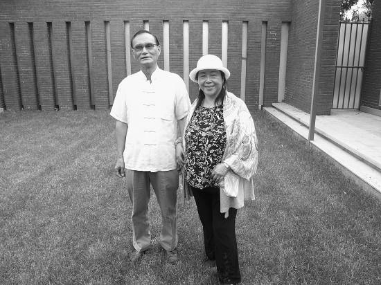 張春雄、張林海崙夫婦在南開大學。 張春雄、張林海崙夫婦在南開大學。