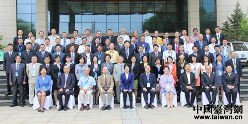 與會專家學者合影留念 與會專家學者合影留念