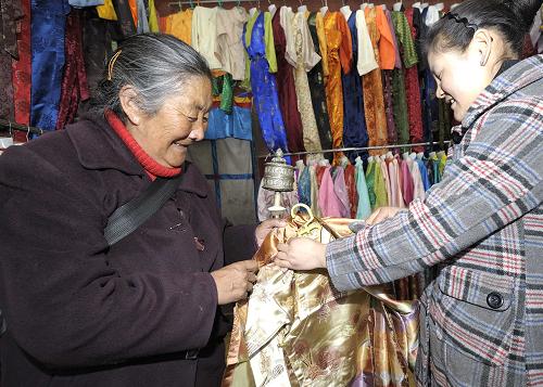 2��18�գ�һ�������ϰ������xُ���b���ؚv������R֮�H�����b���������y���ձش��ķ���ܵ��V�����Ⱥ������A�����A��ӛ�� �ղ����� �z