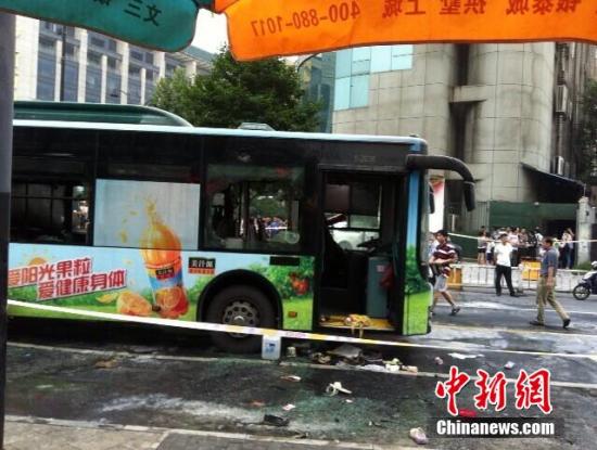 7��5��17�r(sh��)15�����㽭���ݵ�һ�v7·����܇������߅��һ��؛��˾�T�ڰl(f��)��ȼ����