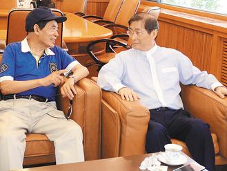 張安樂(右)昨拜訪宜蘭縣議會,和楊政誠議員相談甚歡。聯合報圖