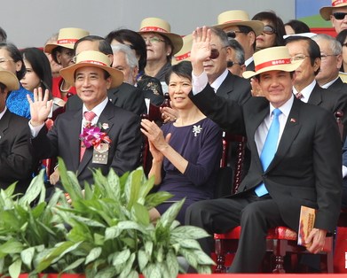 �RӢ������ƽͬ����ñ�������ཻՄ���D��