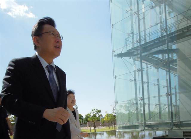 聽到連勝文前世是自己的先生,柯文哲聽到消息后笑著直說“啊呦,這種怪力亂神,看看笑笑就好,不要討論!” 聽到連勝文前世是自己的先生,柯文哲聽到消息后笑著直說“啊呦,這種怪力亂神,看看笑笑就好,不要討論!”