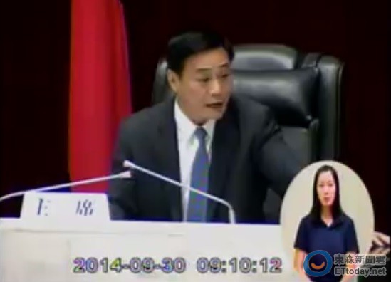 陳菊冷對質詢 高市議長許昆源情緒爆走飆罵“囂張” 陳菊冷對質詢 高市議長許昆源情緒爆走飆罵“囂張”