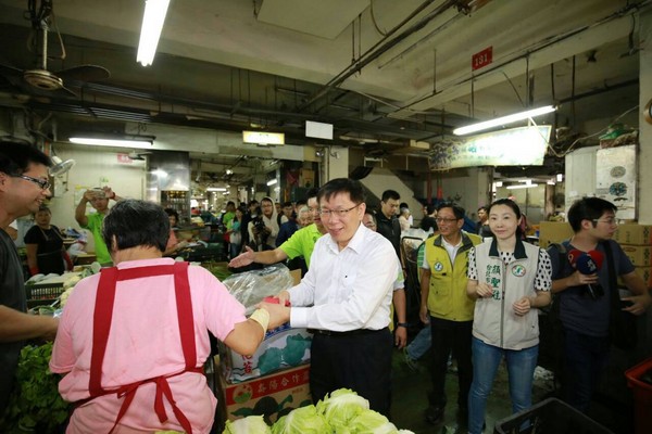 柯文哲稱可將菜場遷至河灘地遭“打臉”:罔顧攤商的生命 柯文哲稱可將菜場遷至河灘地遭“打臉”:罔顧攤商的生命