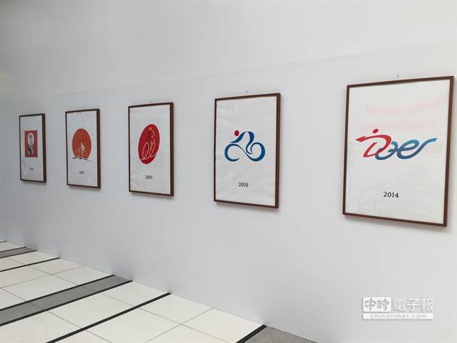 朱立倫競(jìng)選總部成立,國(guó)民黨大老云集。(圖片來(lái)自:臺(tái)灣中時(shí)電子報(bào)) 朱立倫競(jìng)選總部成立,國(guó)民黨大老云集。(圖片來(lái)自:臺(tái)灣中時(shí)電子報(bào))