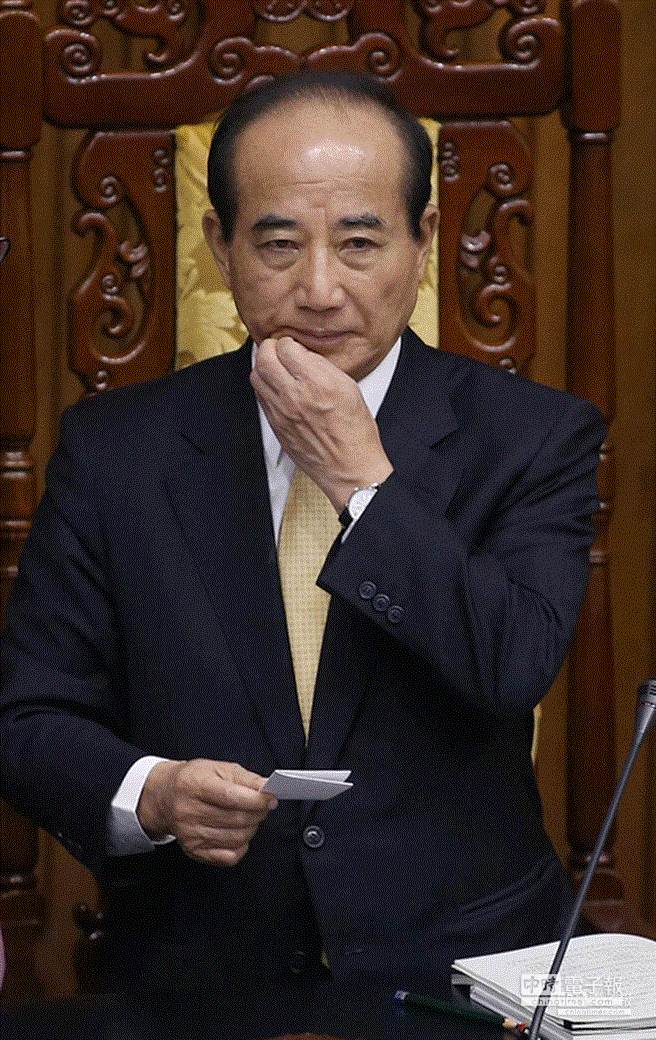 對(duì)于臺(tái)北市長(zhǎng)候選人電視辯論,“立法院長(zhǎng)”王金平看好連勝文的口才。(圖片來(lái)源:臺(tái)灣中時(shí)電子報(bào)) 對(duì)于臺(tái)北市長(zhǎng)候選人電視辯論,“立法院長(zhǎng)”王金平看好連勝文的口才。(圖片來(lái)源:臺(tái)灣中時(shí)電子報(bào))