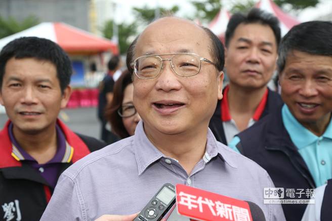 面對民調一路落后,臺中市長胡志強表示,民調充斥變質,已經影響選情。(圖片來源:臺灣中時電子報) 面對民調一路落后,臺中市長胡志強表示,民調充斥變質,已經影響選情。(圖片來源:臺灣中時電子報)