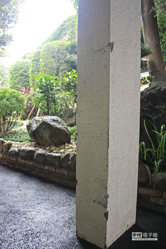 �RӢ�����m���г� �S����ĸ����ϼ��D��ײ��܇�T