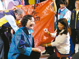 胡志強競選廣告剪入妻子車禍痛哭畫面勾起回憶 胡志強競選廣告剪入妻子車禍痛哭畫面勾起回憶